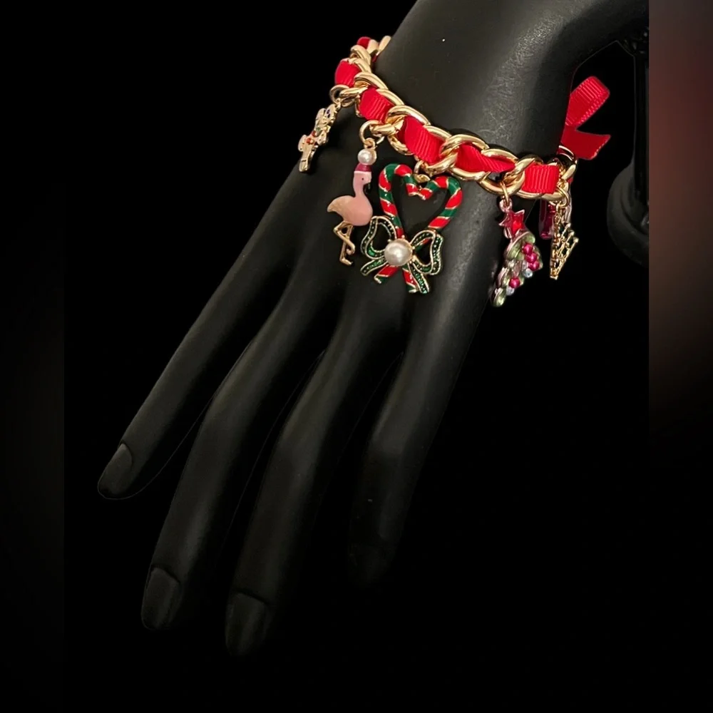 New Betsey Johnson Gold Tone Christmas Charm Rhinestone / crystal Bracelet - Picture 4 of 16